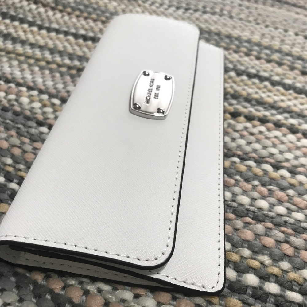 Michael Kors flat wallet